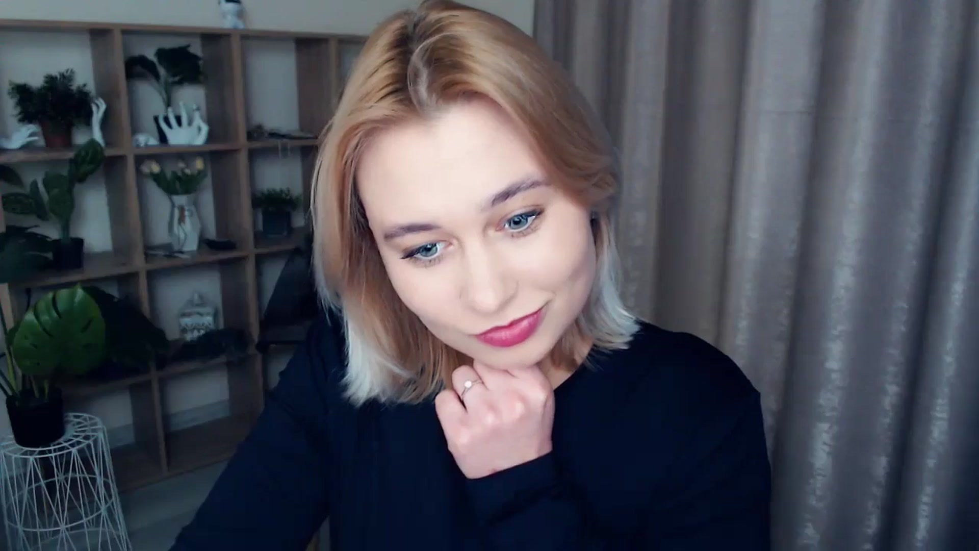 Gallery image thumbnail from Kukla_kolduna's myfreecams stream on, 01/04/2025, 15:42 image 19 of 20