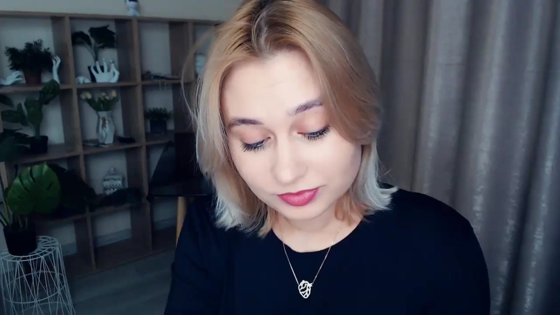 Gallery image thumbnail from Kukla_kolduna's myfreecams stream on, 01/04/2025, 15:42 image 16 of 20