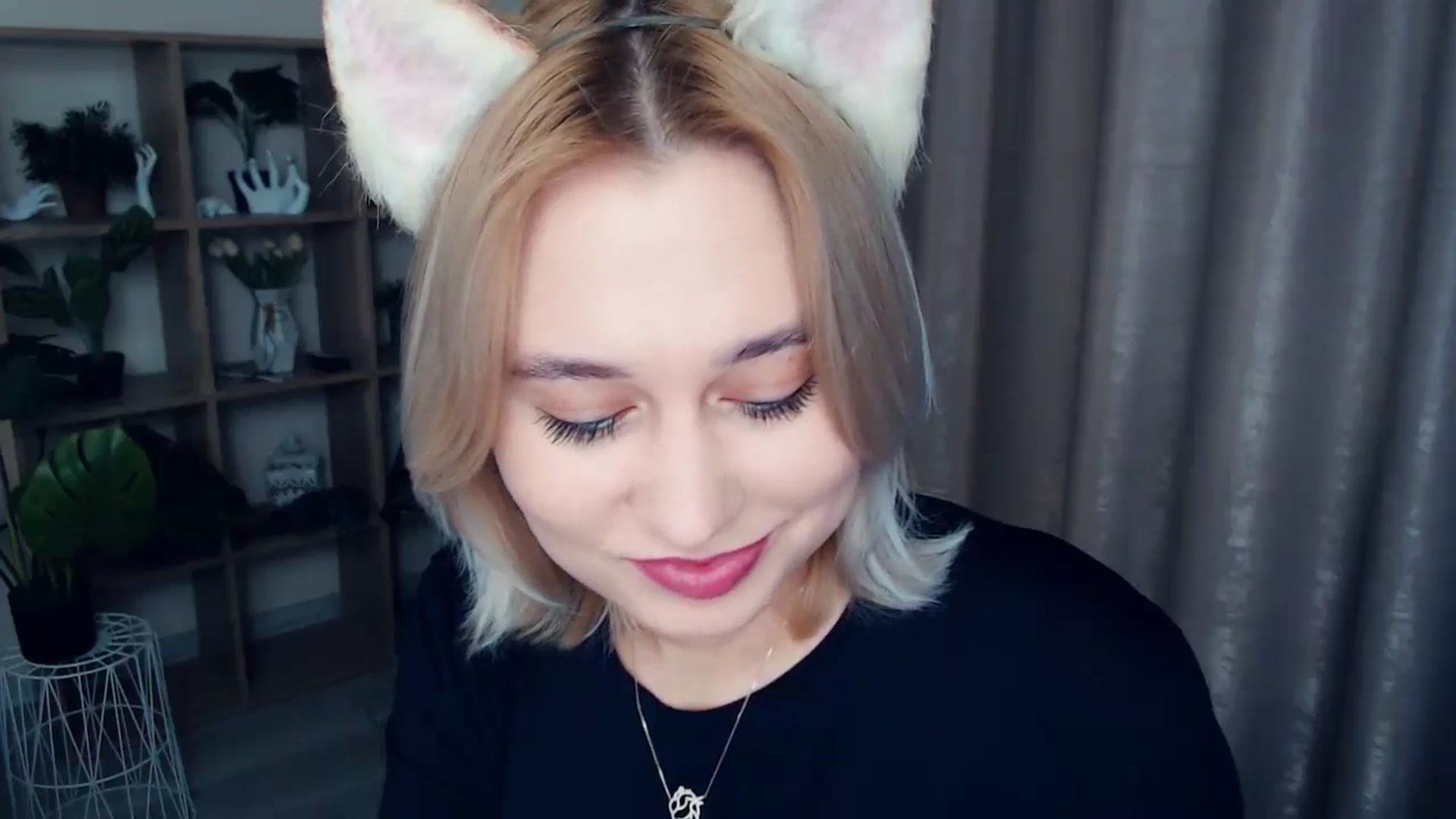 Gallery image thumbnail from Kukla_kolduna's myfreecams stream on, 01/04/2025, 15:42 image 11 of 20