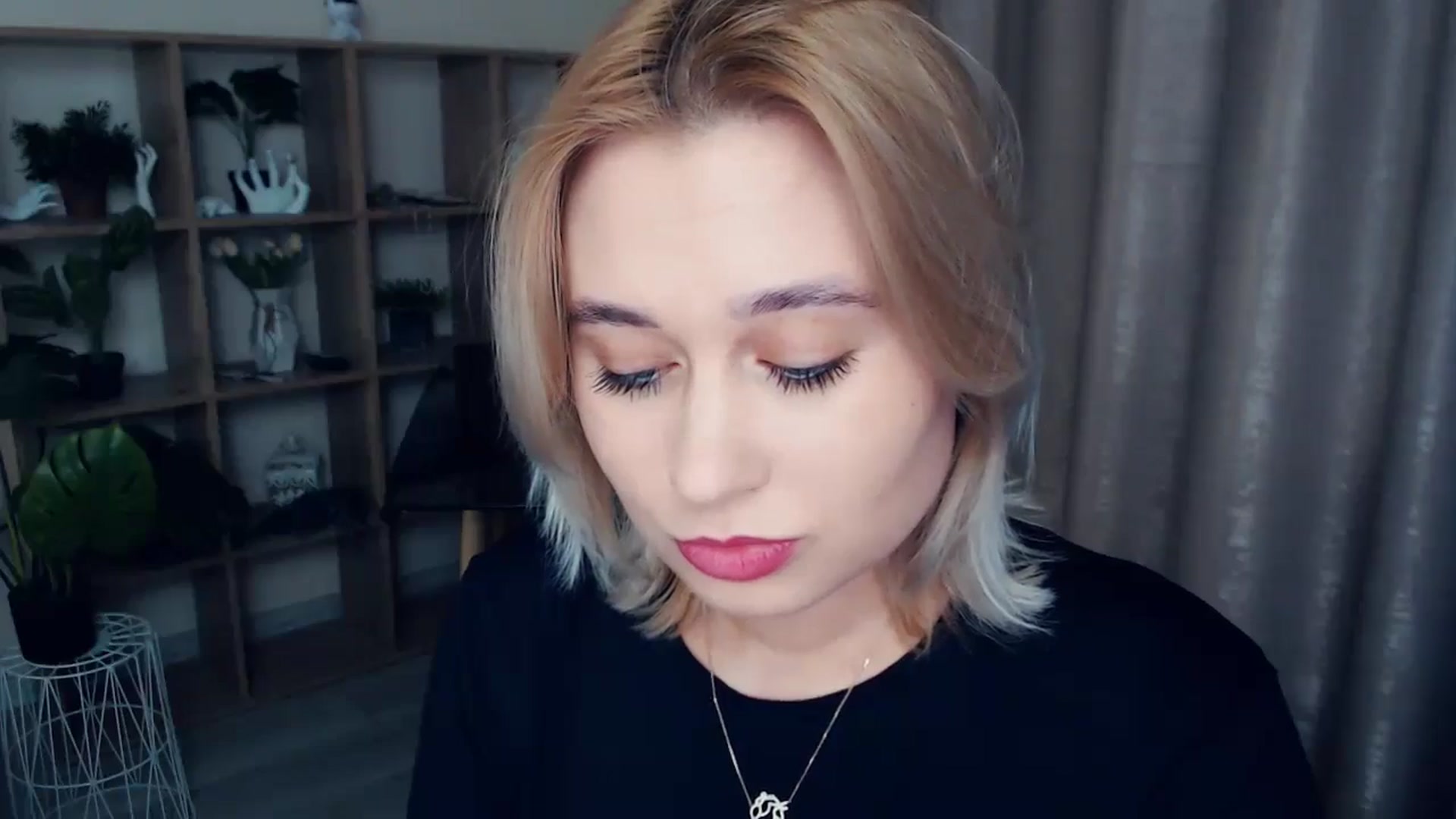 Gallery image thumbnail from Kukla_kolduna's myfreecams stream on, 01/04/2025, 15:42 image 13 of 20