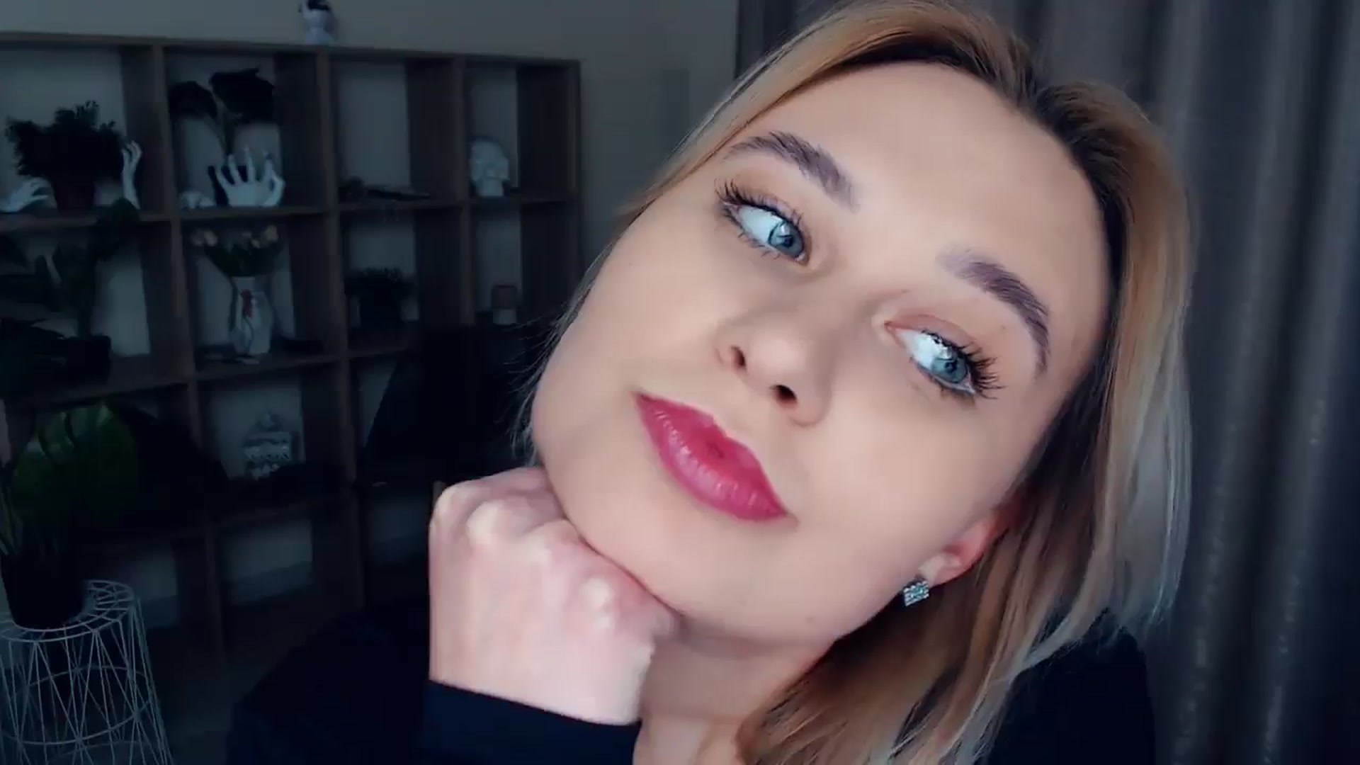 Gallery image thumbnail from Kukla_kolduna's myfreecams stream on, 01/04/2025, 17:28 image 19 of 20