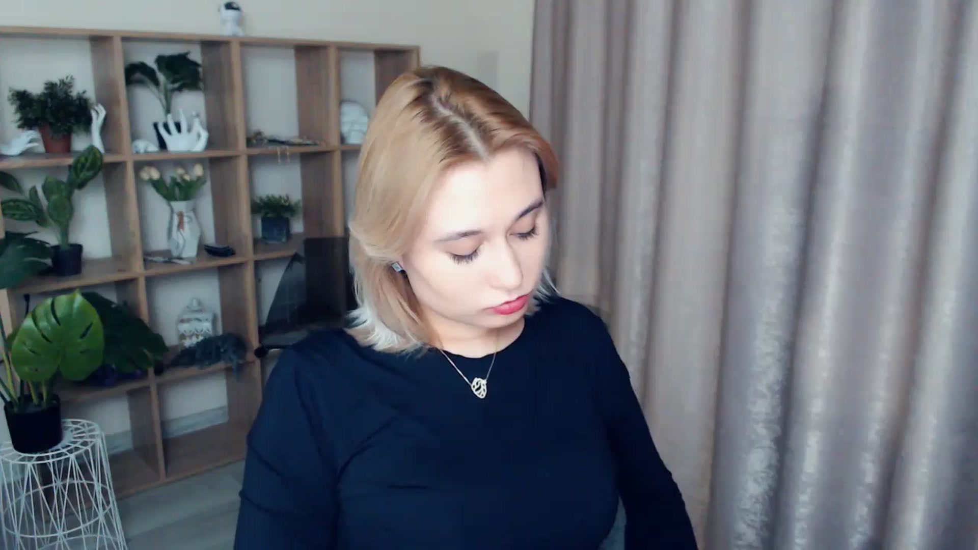 Gallery image thumbnail from Kukla_kolduna's myfreecams stream on, 01/04/2025, 18:49 image 16 of 20