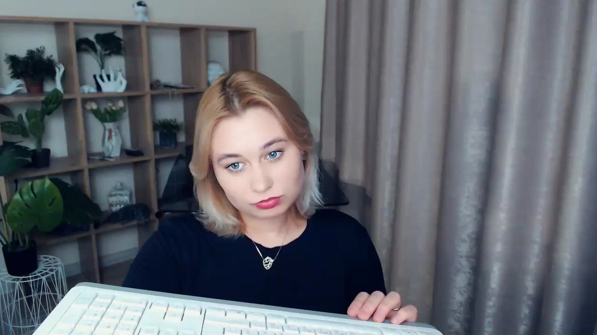 Gallery image thumbnail from Kukla_kolduna's myfreecams stream on, 01/04/2025, 18:49 image 18 of 20