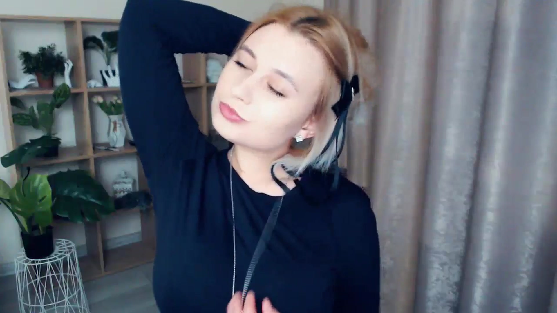 Gallery image thumbnail from Kukla_kolduna's myfreecams stream on, 01/05/2025, 17:10 image 5 of 20
