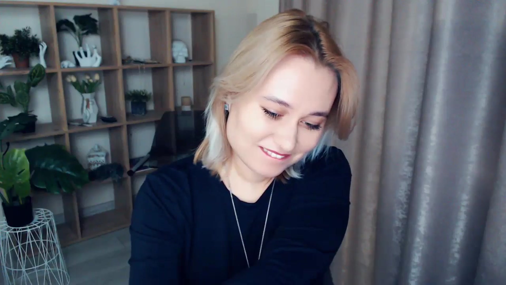 Gallery image thumbnail from Kukla_kolduna's myfreecams stream on, 01/05/2025, 18:20 image 16 of 20