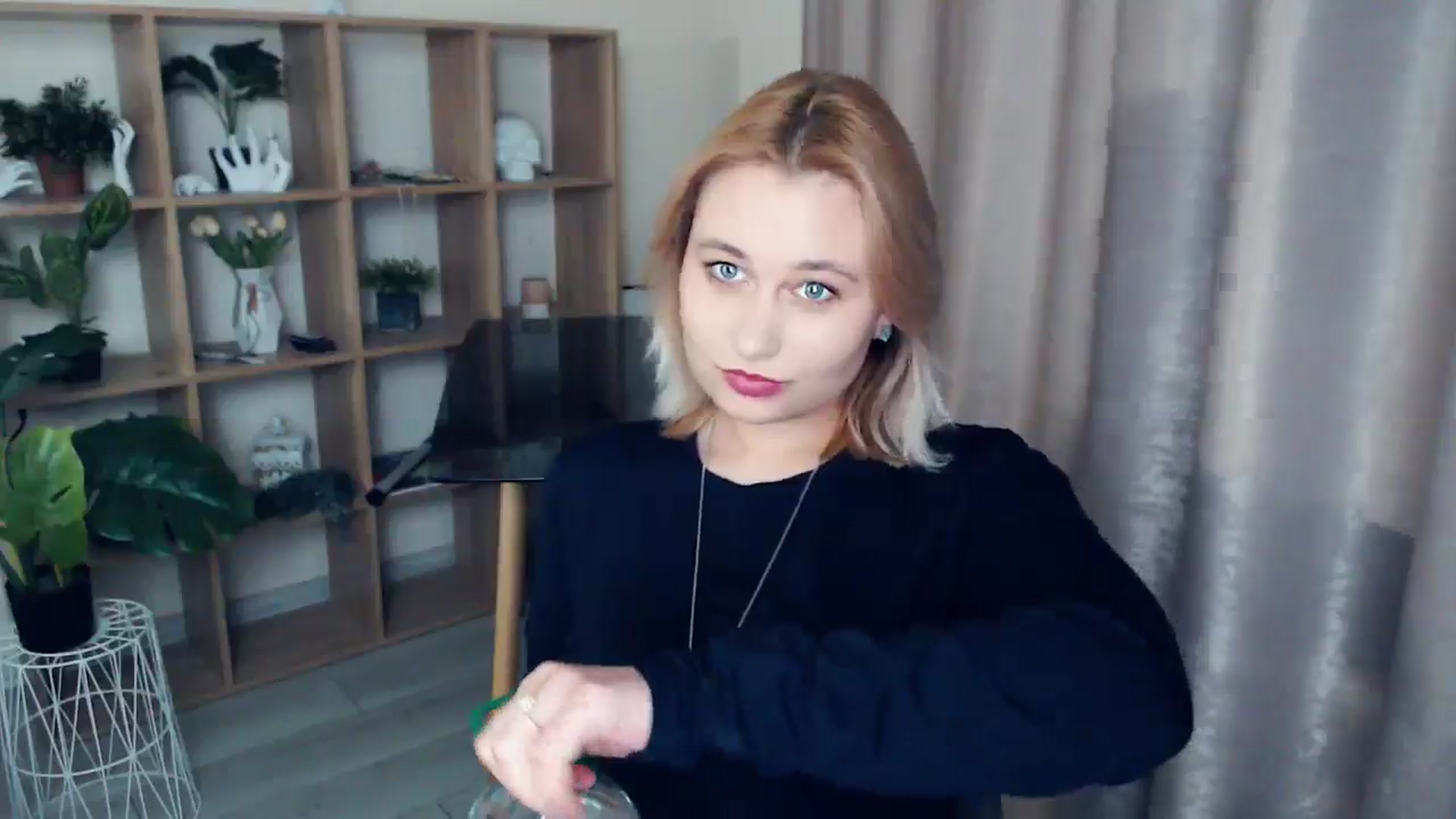 Gallery image thumbnail from Kukla_kolduna's myfreecams stream on, 01/05/2025, 19:15 image 2 of 20
