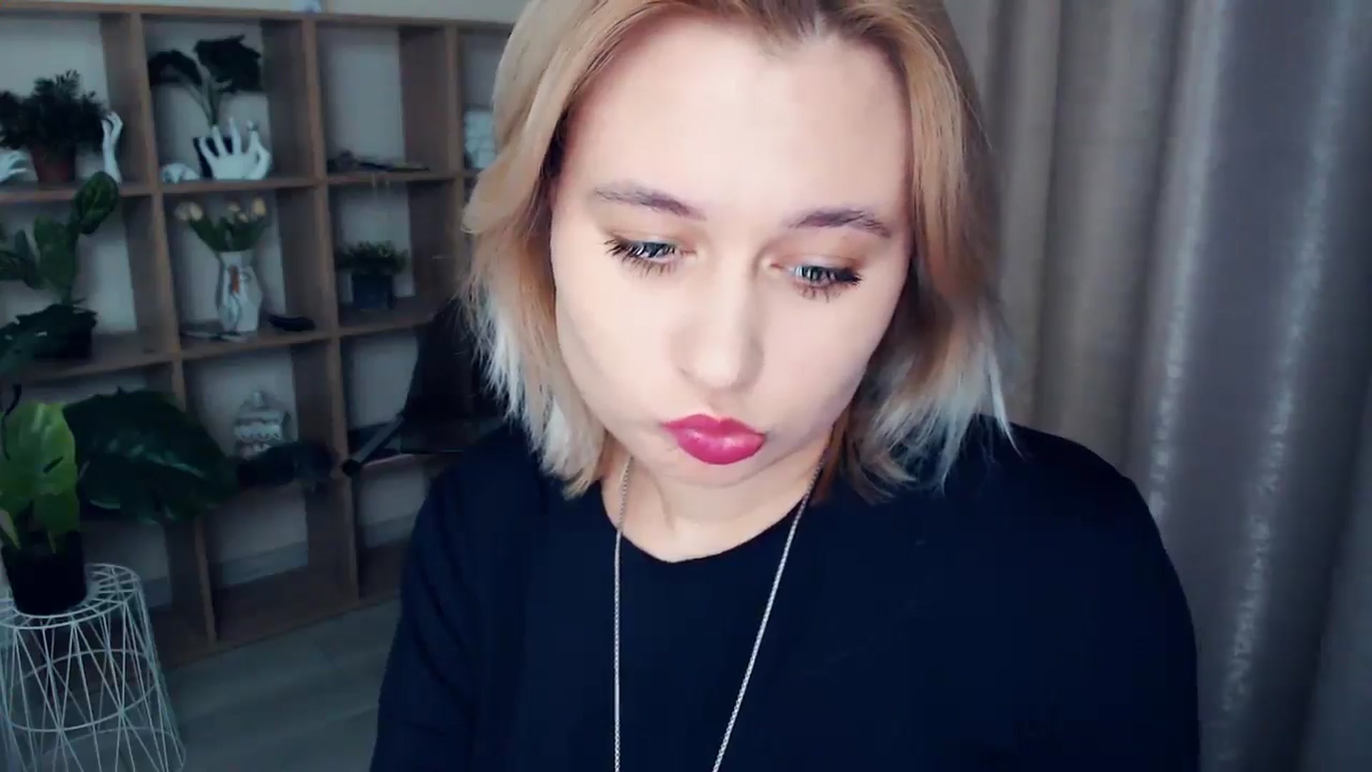 Gallery image thumbnail from Kukla_kolduna's myfreecams stream on, 01/05/2025, 19:15 image 3 of 20