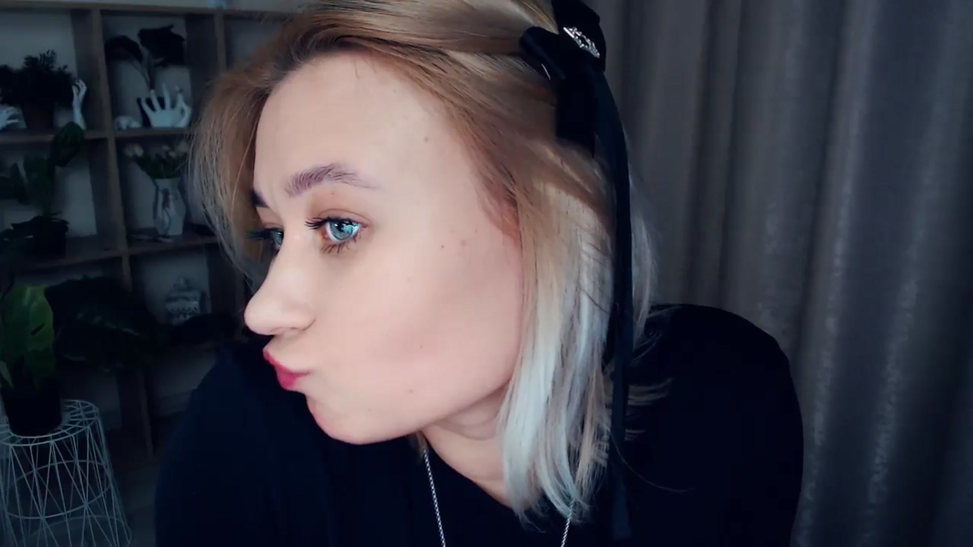 Gallery image thumbnail from Kukla_kolduna's myfreecams stream on, 01/05/2025, 19:15 image 8 of 20