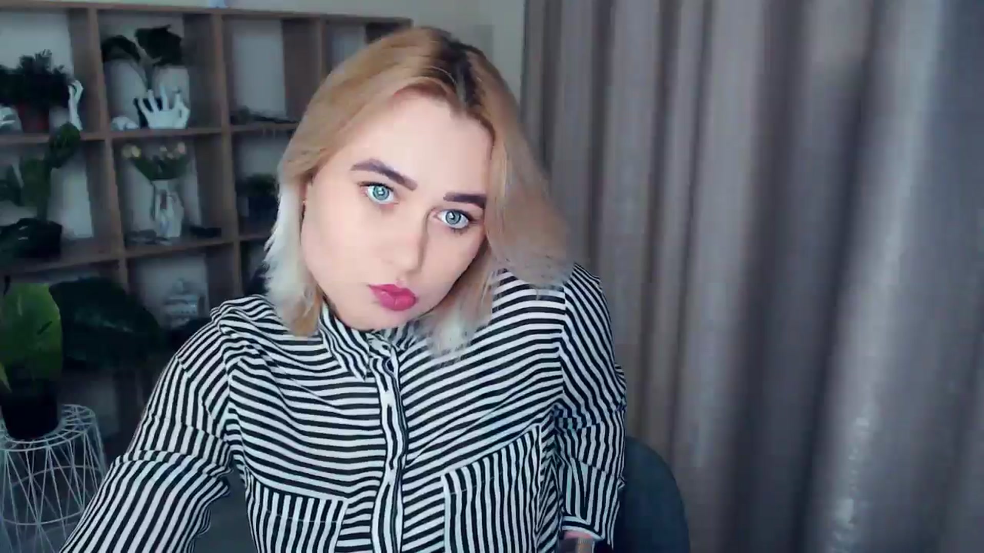 Gallery image thumbnail from Kukla_kolduna's myfreecams stream on, 01/07/2025, 15:44 image 19 of 20