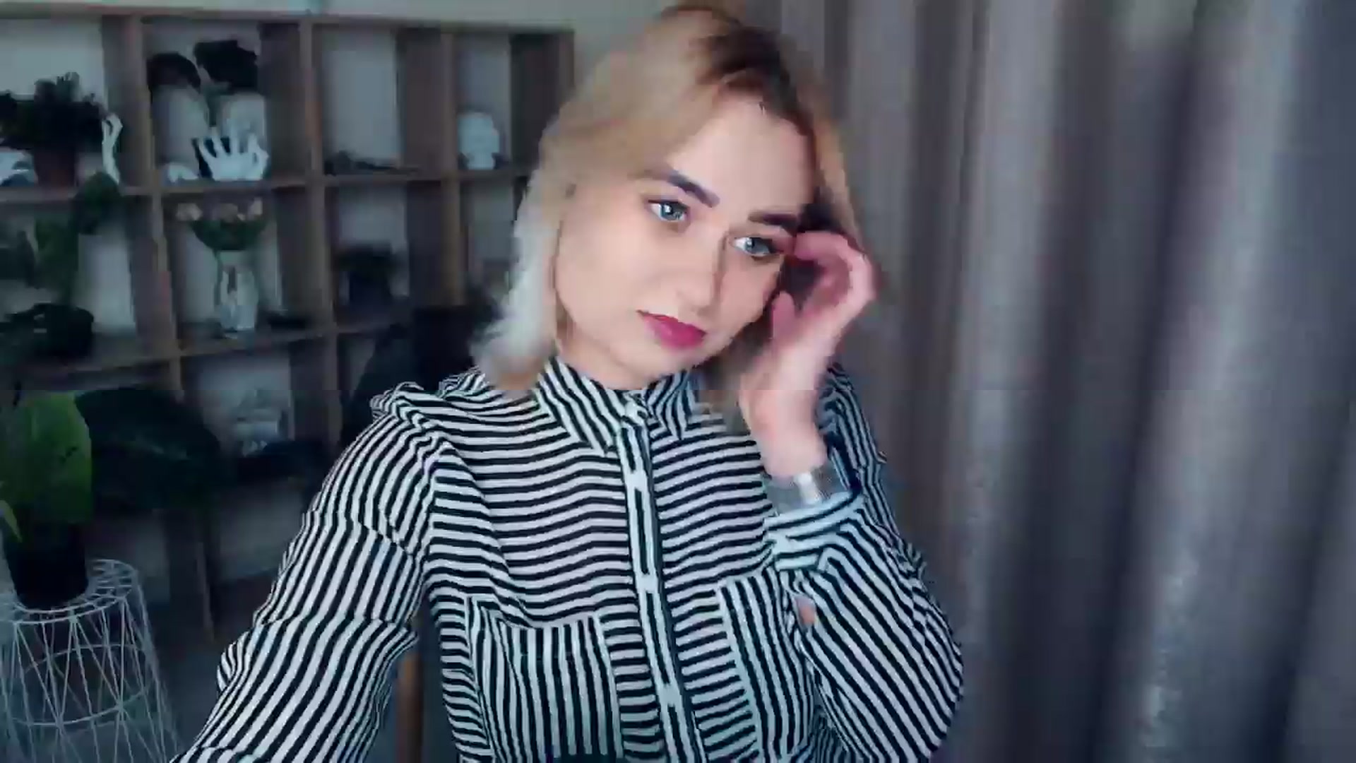 Gallery image thumbnail from Kukla_kolduna's myfreecams stream on, 01/07/2025, 15:44 image 4 of 20