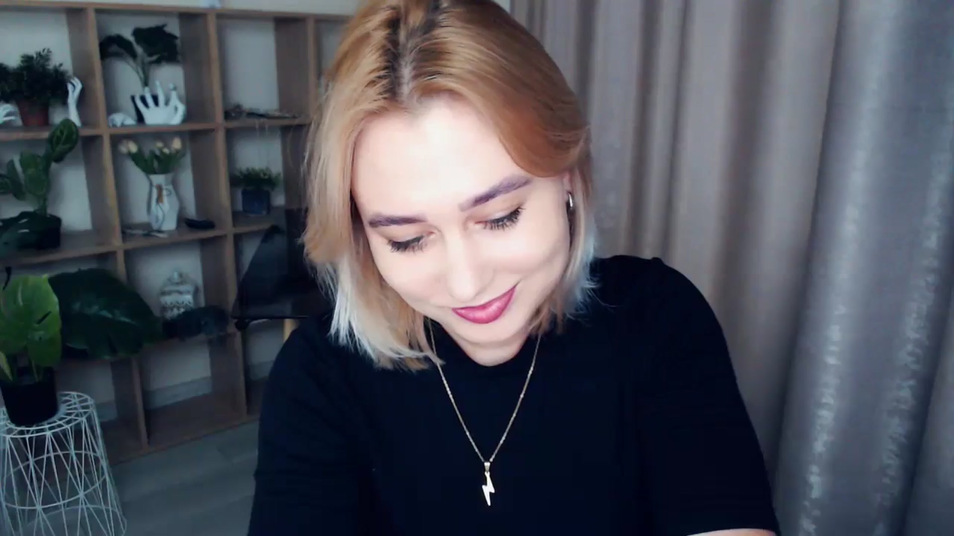 Gallery image thumbnail from Kukla_kolduna's myfreecams stream on, 01/08/2025, 15:08 image 12 of 20
