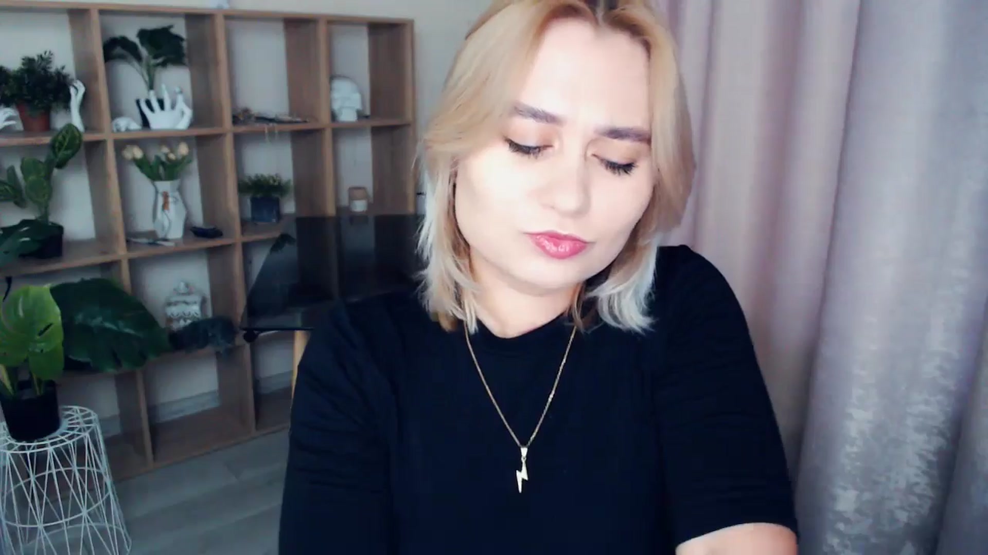Gallery image thumbnail from Kukla_kolduna's myfreecams stream on, 01/08/2025, 15:08 image 4 of 20