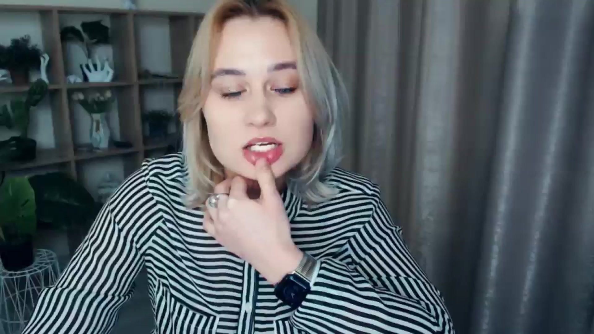 Gallery image thumbnail from Kukla_kolduna's myfreecams stream on, 01/09/2025, 19:03 image 15 of 20