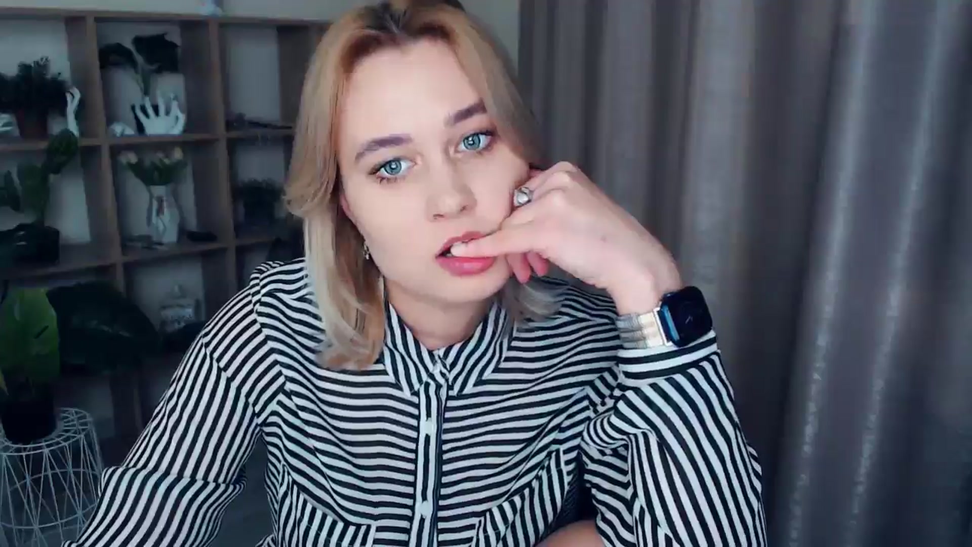Gallery image thumbnail from Kukla_kolduna's myfreecams stream on, 01/09/2025, 19:03 image 18 of 20
