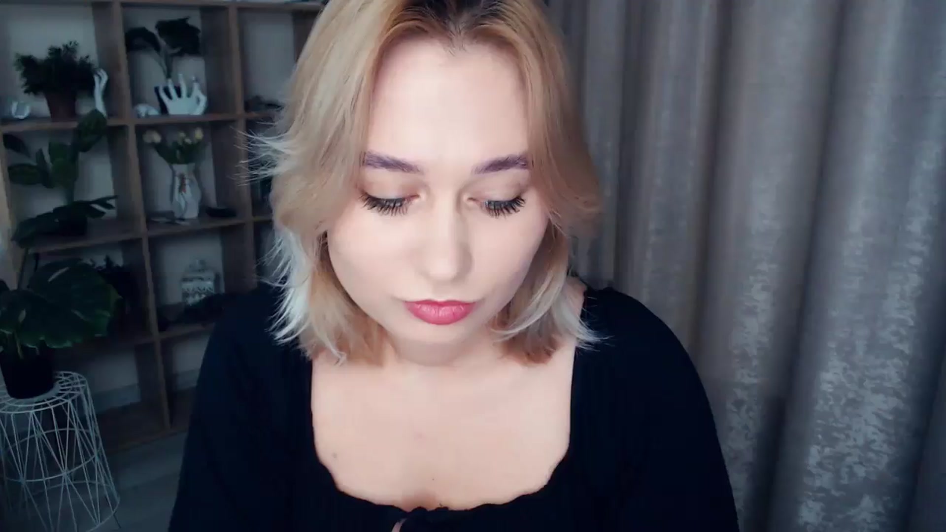 Gallery image thumbnail from Kukla_kolduna's myfreecams stream on, 01/10/2025, 16:48 image 10 of 20