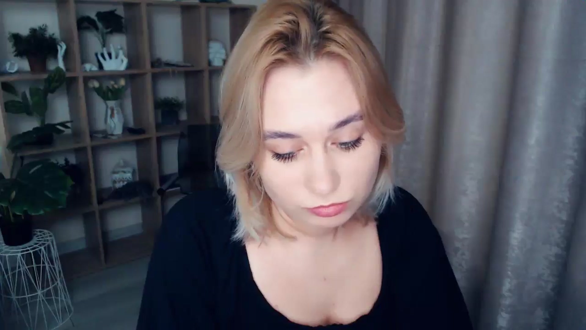 Gallery image thumbnail from Kukla_kolduna's myfreecams stream on, 01/10/2025, 18:52 image 15 of 20