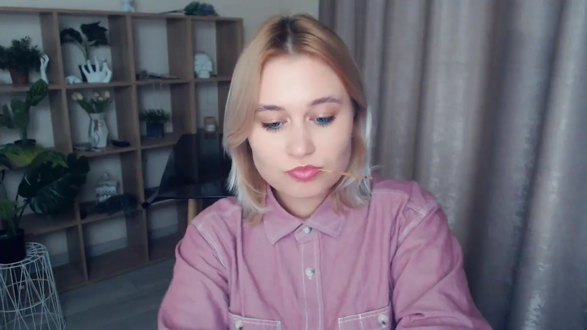 Gallery image thumbnail from Kukla_kolduna's myfreecams stream on, 01/11/2025, 19:15 image 8 of 20