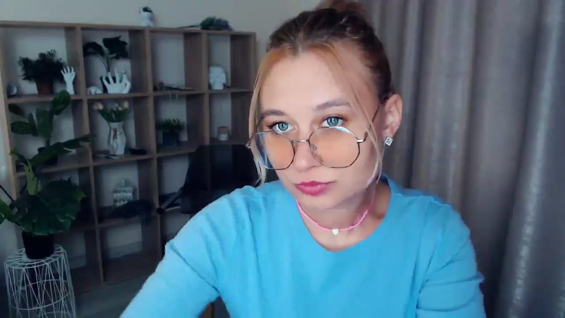 Gallery image thumbnail from Kukla_kolduna's myfreecams stream on, 02/07/2025, 16:18 image 2 of 20