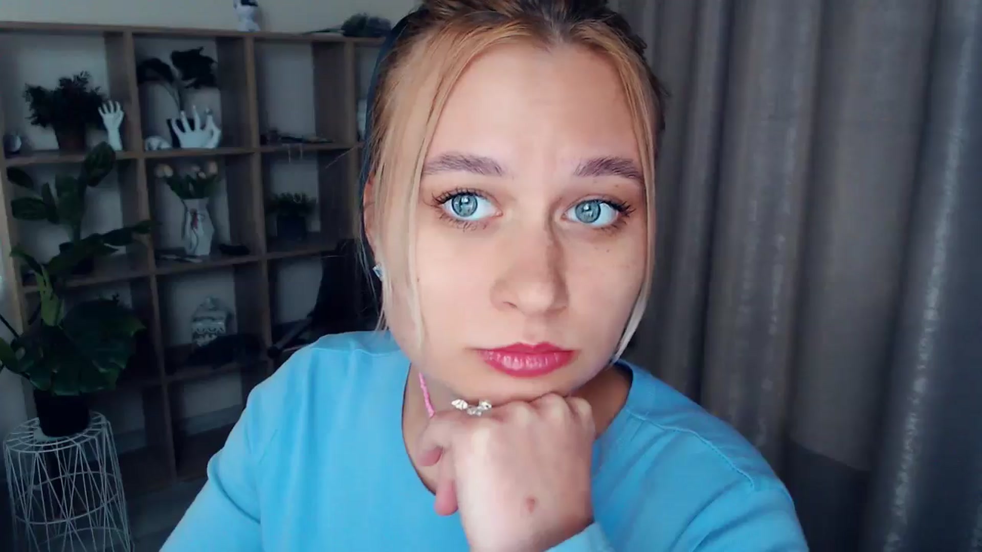 Gallery image thumbnail from Kukla_kolduna's myfreecams stream on, 02/07/2025, 18:17 image 10 of 20