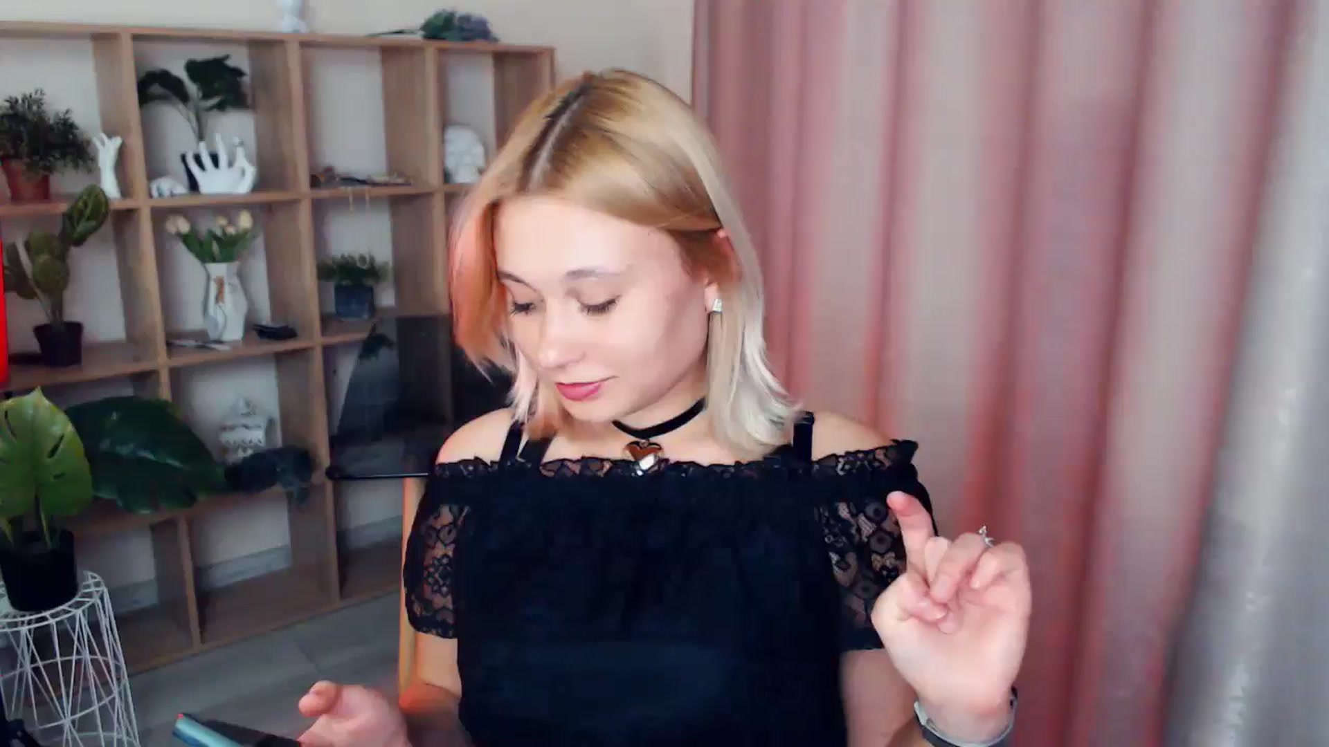 Gallery image thumbnail from Kukla_kolduna's myfreecams stream on, 02/14/2025, 15:15 image 16 of 20