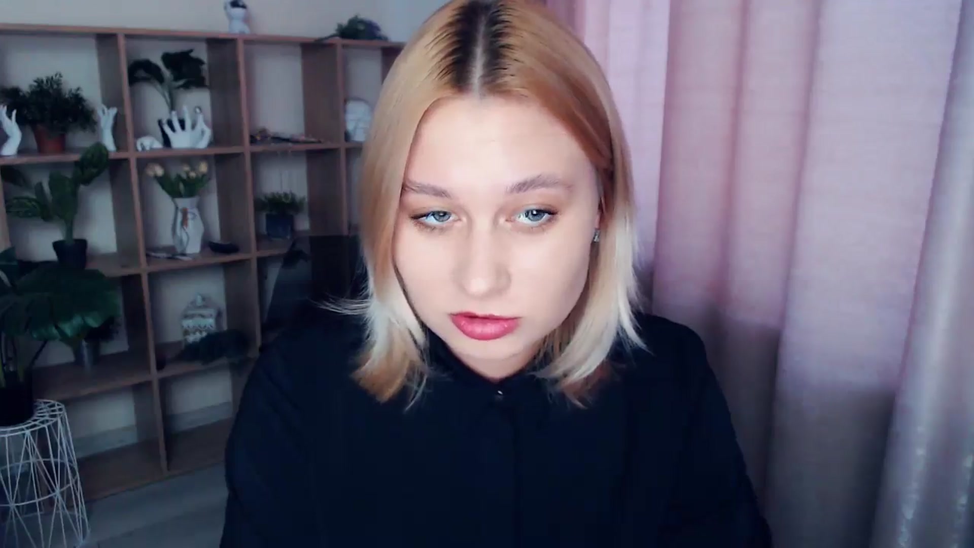 Gallery image thumbnail from Kukla_kolduna's myfreecams stream on, 02/22/2025, 15:36 image 4 of 20
