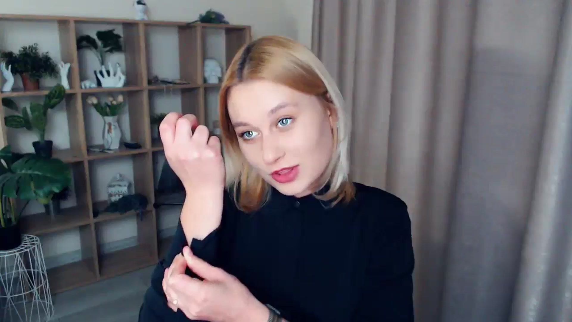 Gallery image thumbnail from Kukla_kolduna's myfreecams stream on, 02/22/2025, 16:21 image 5 of 20