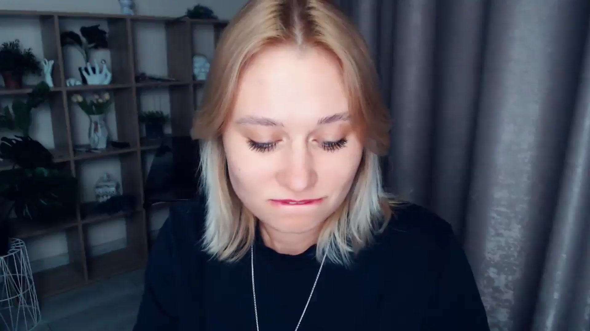 Gallery image thumbnail from Kukla_kolduna's myfreecams stream on, 02/27/2025, 19:05 image 13 of 20
