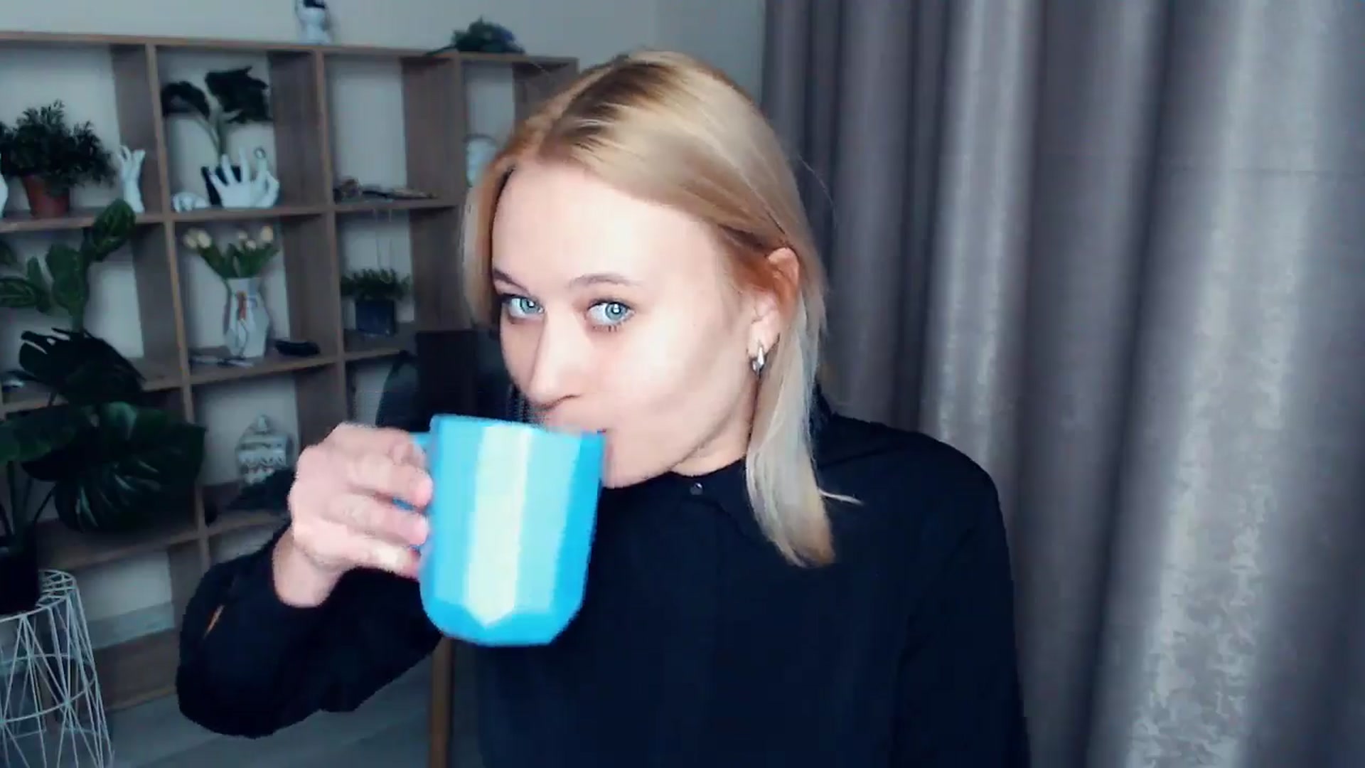 Gallery image thumbnail from Kukla_kolduna's myfreecams stream on, 03/01/2025, 17:03 image 12 of 20