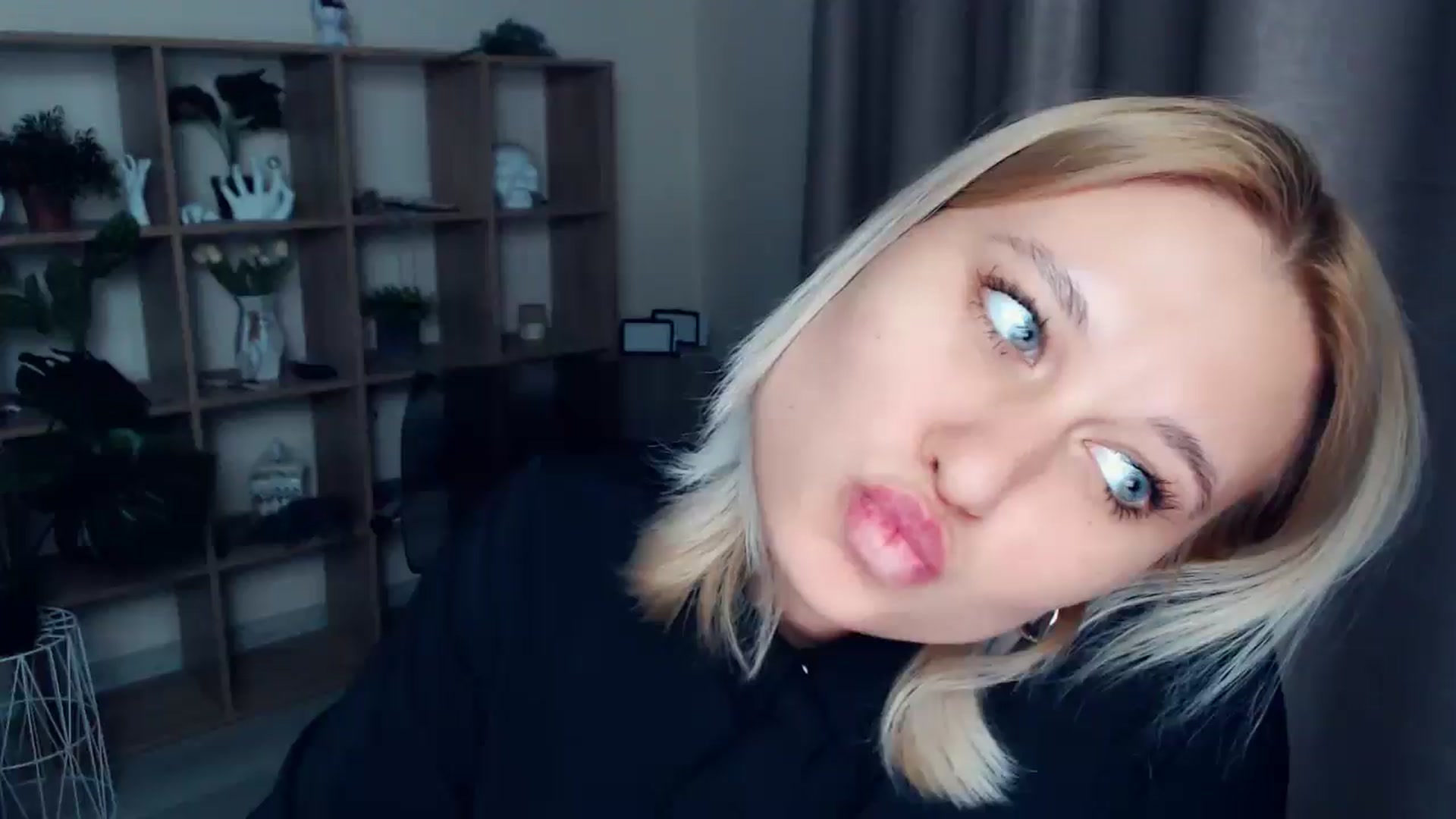 Gallery image thumbnail from Kukla_kolduna's myfreecams stream on, 03/01/2025, 19:09 image 18 of 20