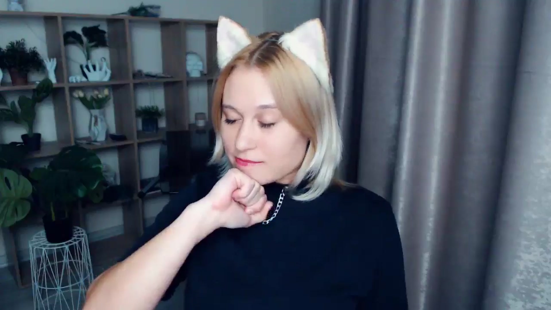 Gallery image thumbnail from Kukla_kolduna's myfreecams stream on, 03/07/2025, 18:08 image 6 of 20