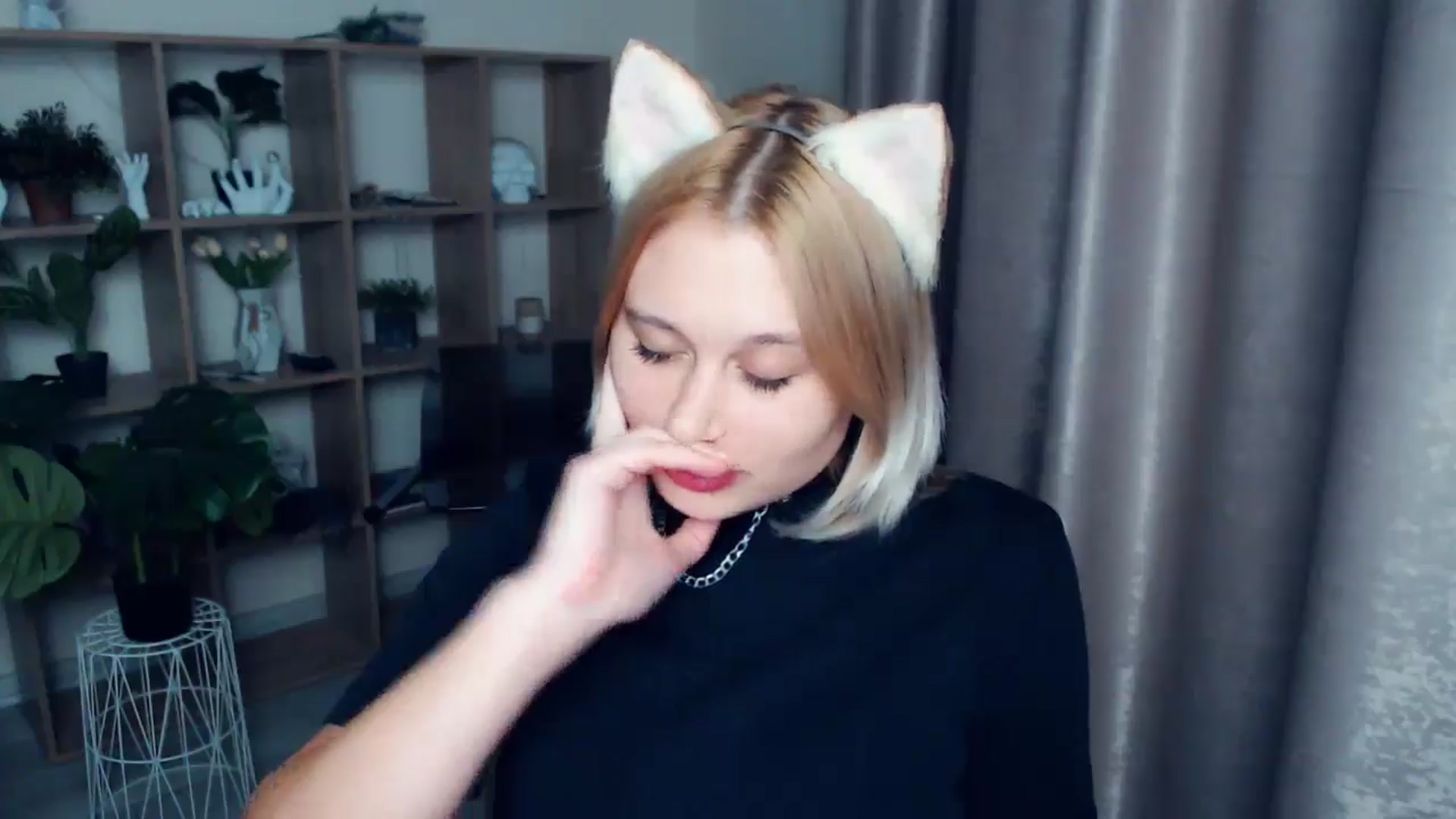 Gallery image thumbnail from Kukla_kolduna's myfreecams stream on, 03/07/2025, 18:08 image 7 of 20