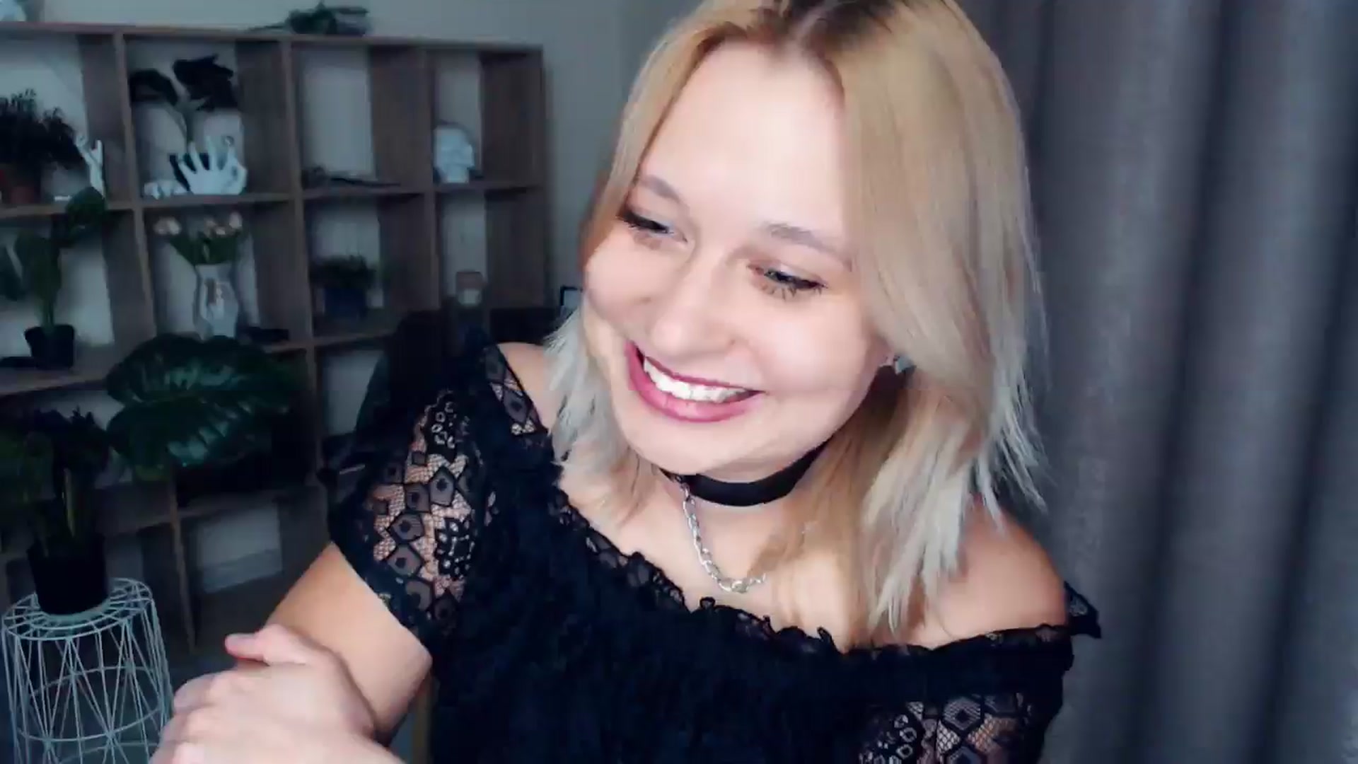 Gallery image thumbnail from Kukla_kolduna's myfreecams stream on, 03/15/2025, 18:20 image 12 of 20