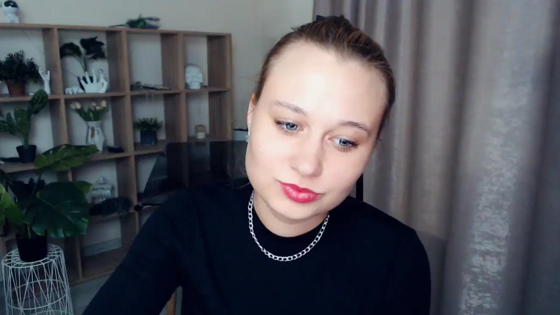 Gallery image thumbnail from Kukla_kolduna's myfreecams stream on, 03/19/2025, 17:30 image 18 of 20