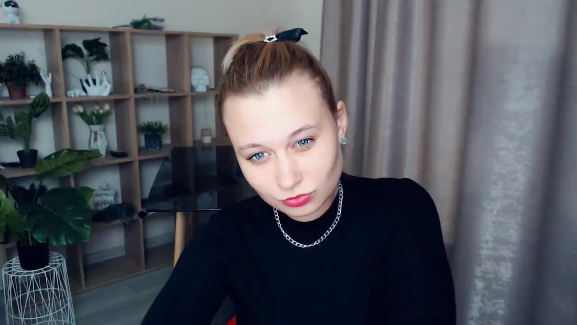 Gallery image thumbnail from Kukla_kolduna's myfreecams stream on, 03/19/2025, 17:30 image 16 of 20