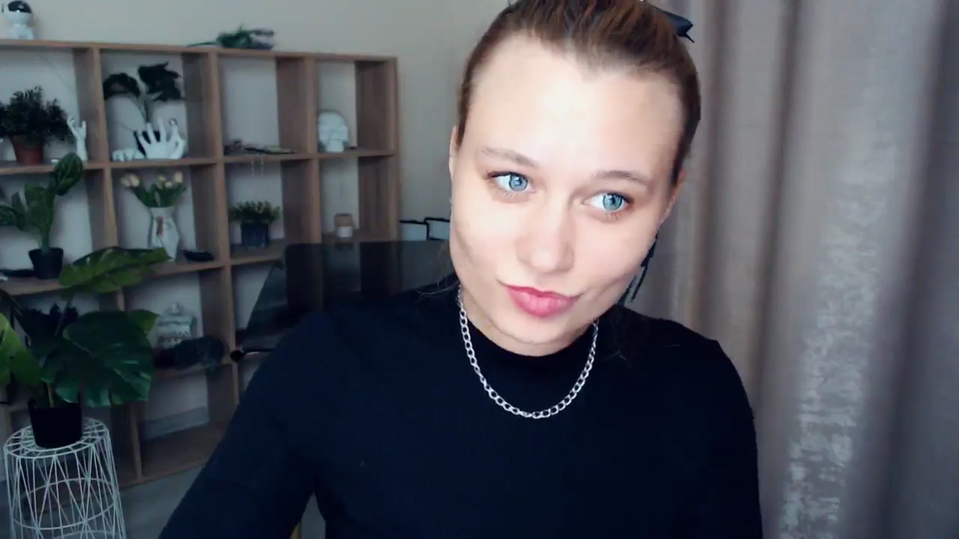 Gallery image thumbnail from Kukla_kolduna's myfreecams stream on, 03/19/2025, 17:30 image 13 of 20