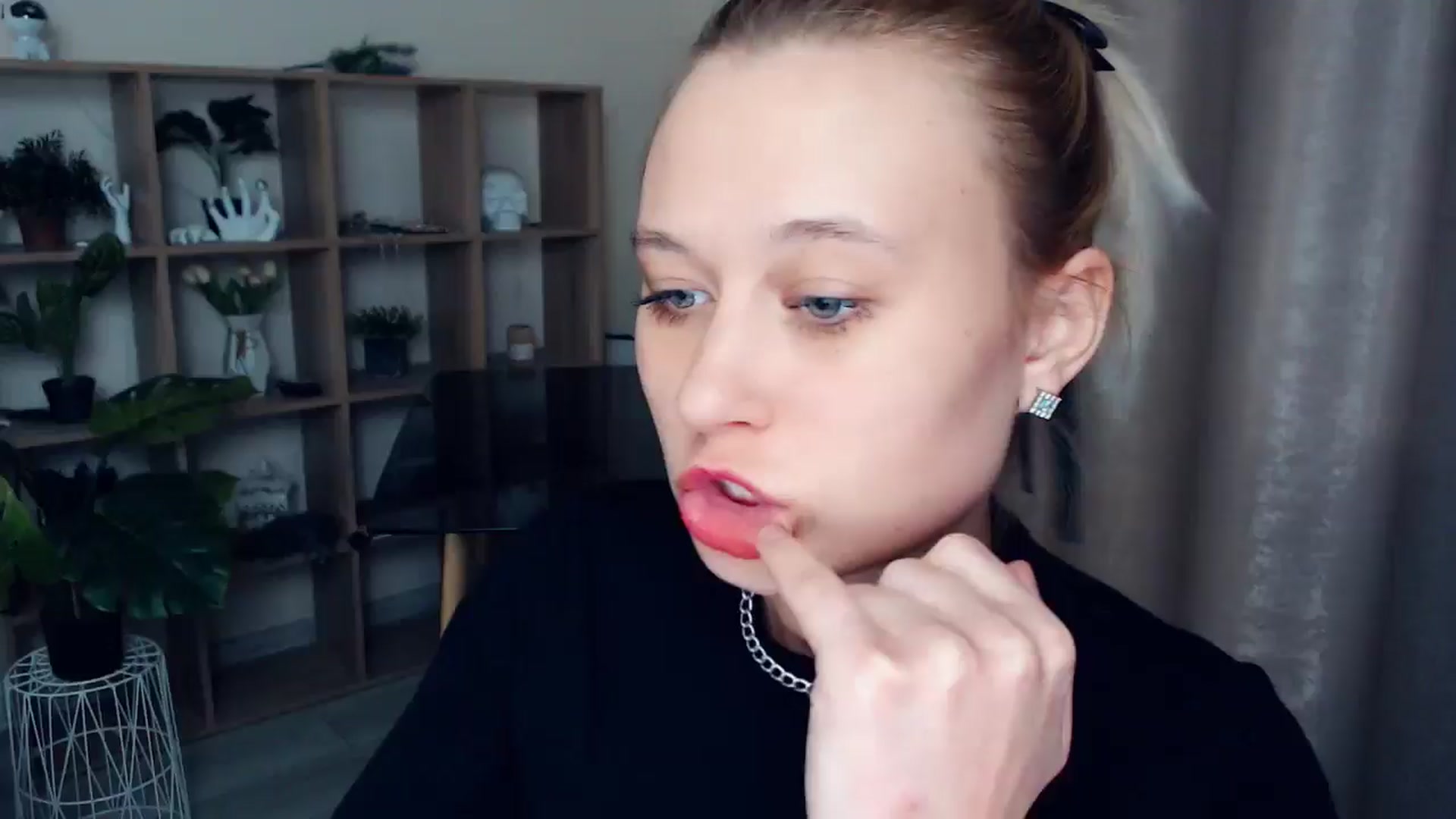 Gallery image thumbnail from Kukla_kolduna's myfreecams stream on, 03/19/2025, 17:30 image 19 of 20
