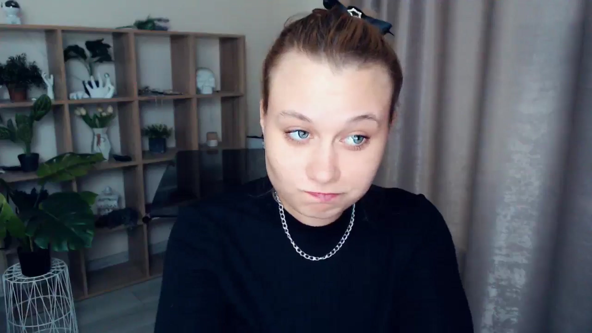 Gallery image thumbnail from Kukla_kolduna's myfreecams stream on, 03/19/2025, 17:30 image 12 of 20