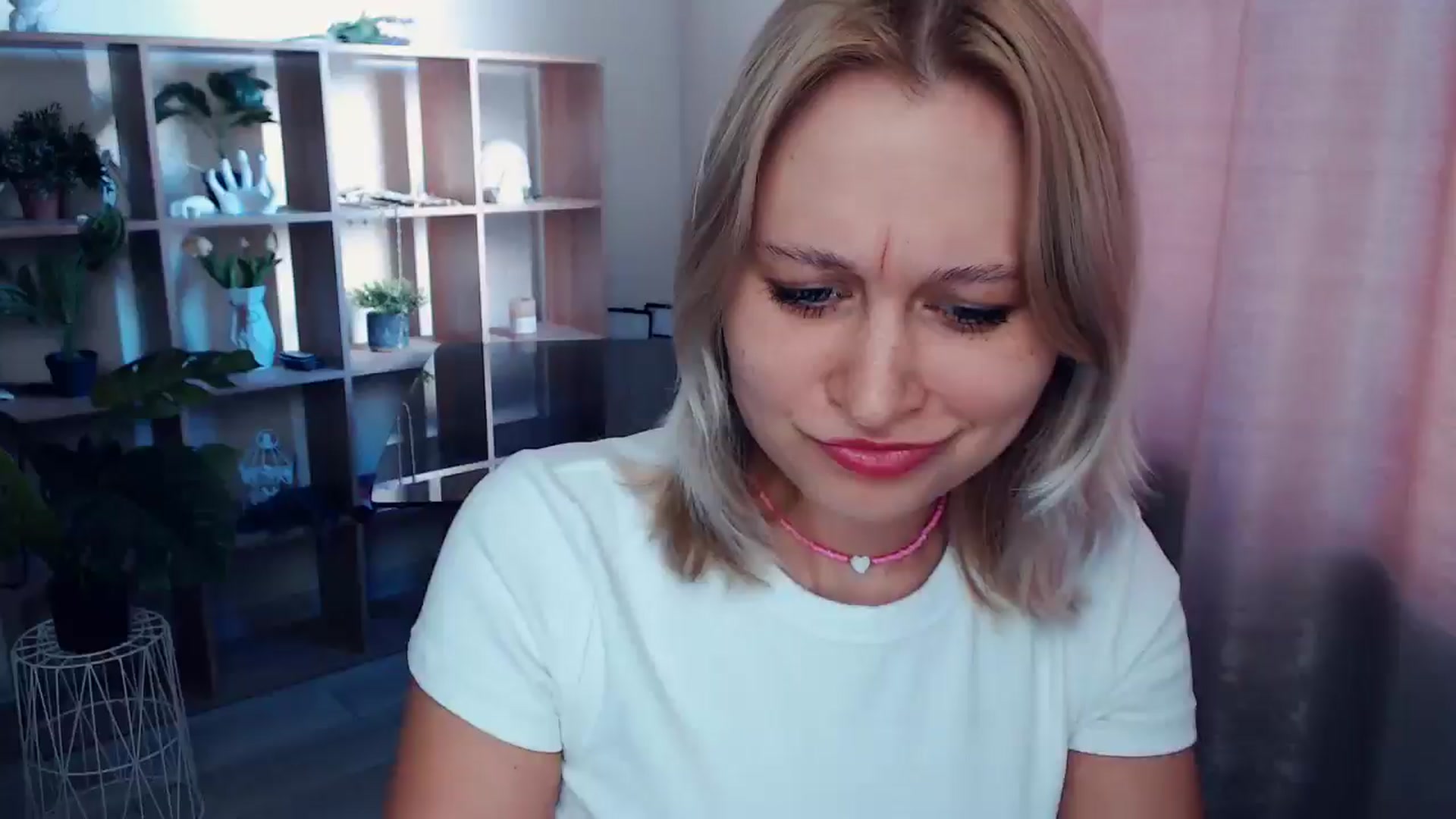 Gallery image thumbnail from Kukla_kolduna's myfreecams stream on, 03/20/2025, 15:35 image 3 of 20
