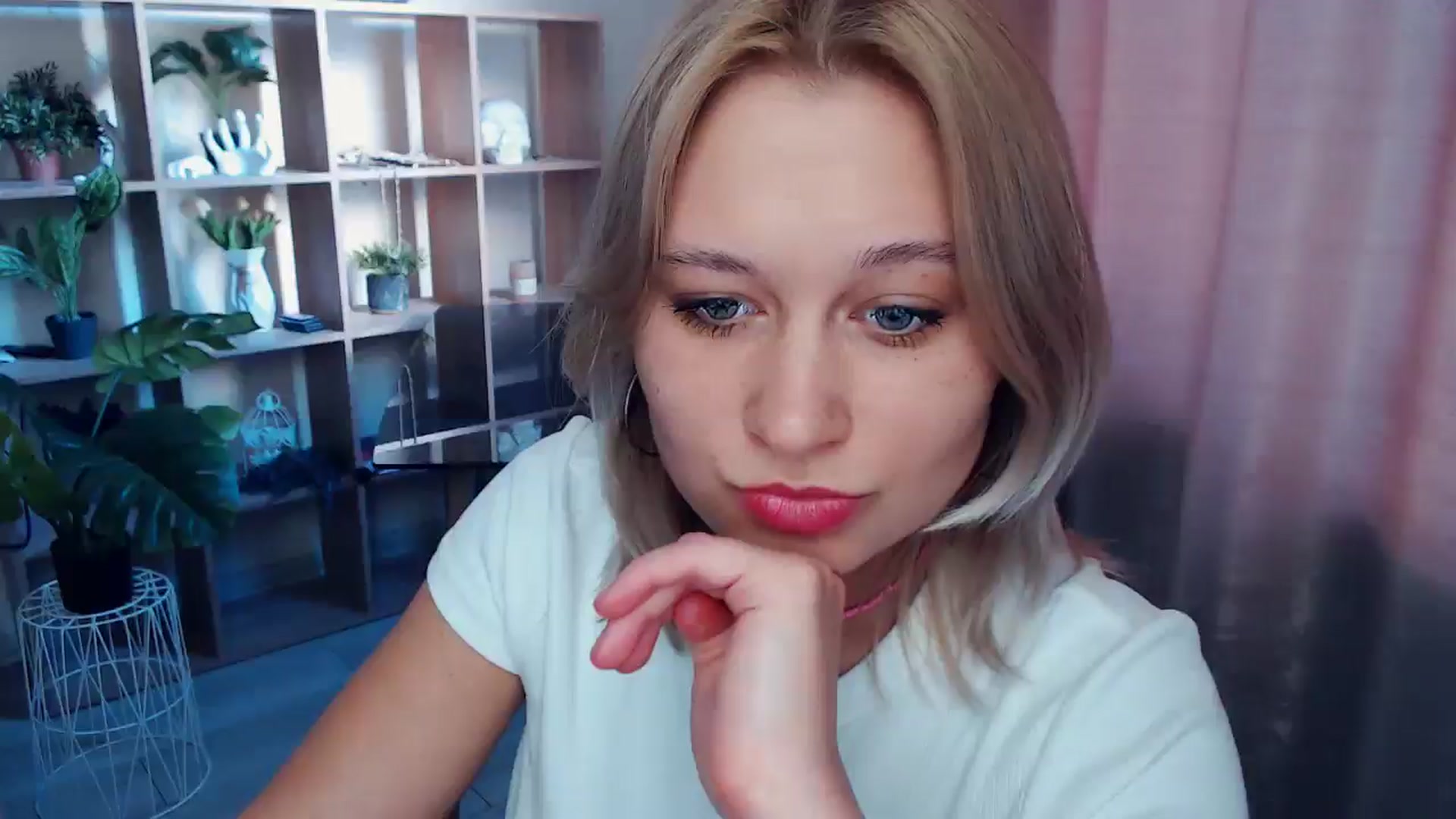 Gallery image thumbnail from Kukla_kolduna's myfreecams stream on, 03/20/2025, 15:35 image 12 of 20