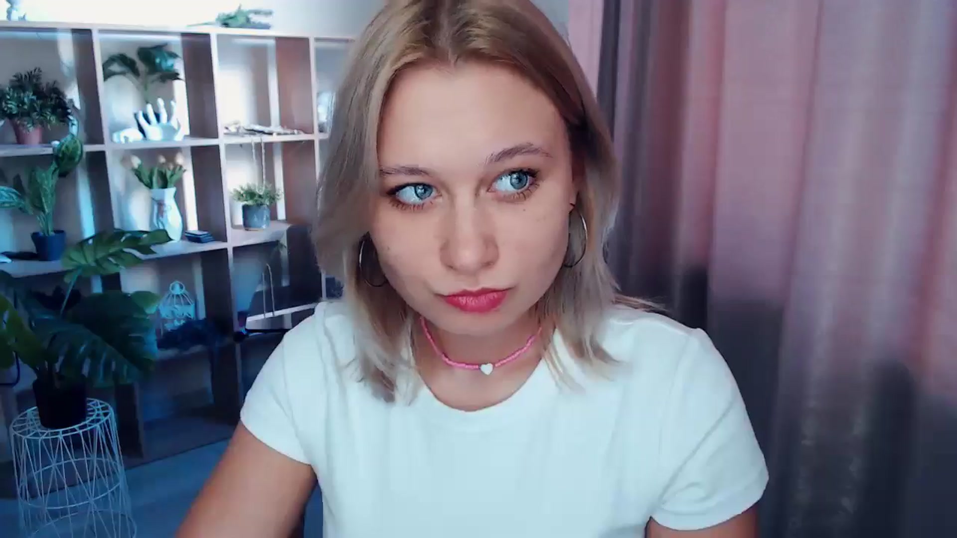 Gallery image thumbnail from Kukla_kolduna's myfreecams stream on, 03/20/2025, 15:35 image 13 of 20