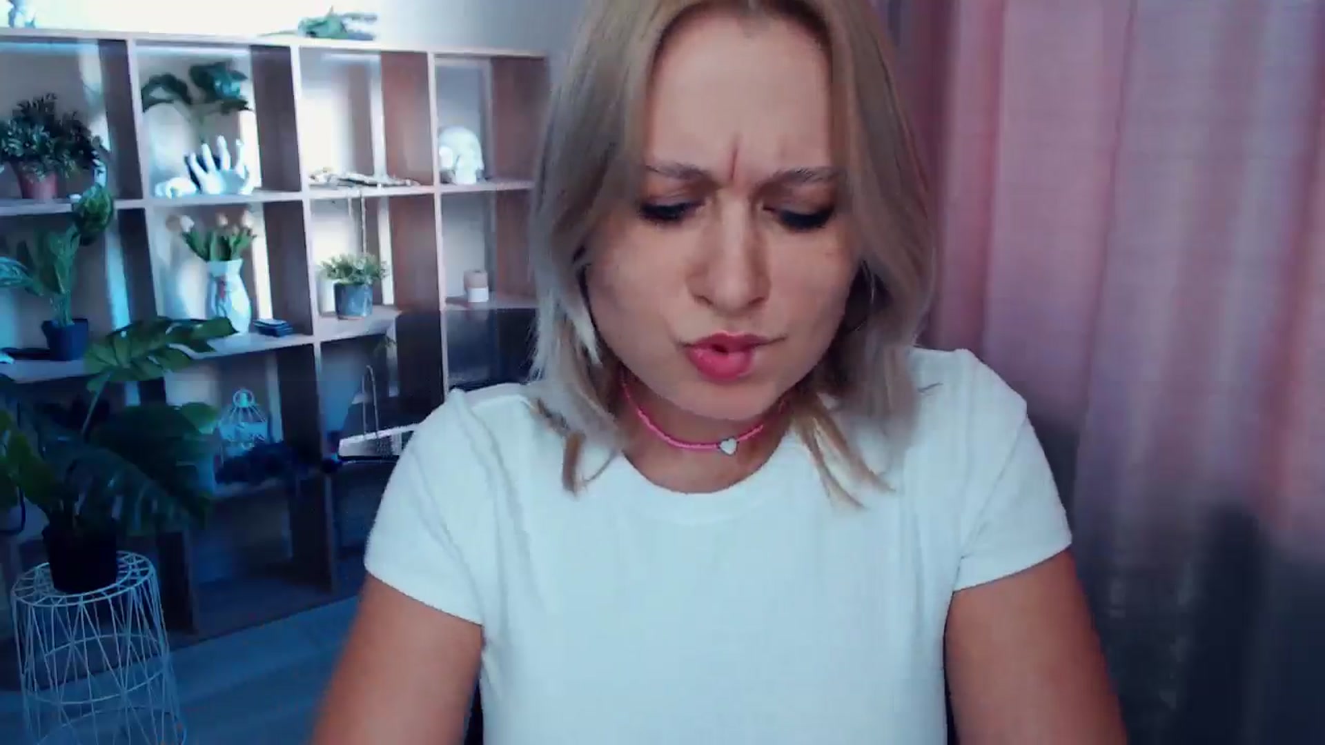 Gallery image thumbnail from Kukla_kolduna's myfreecams stream on, 03/20/2025, 15:35 image 10 of 20