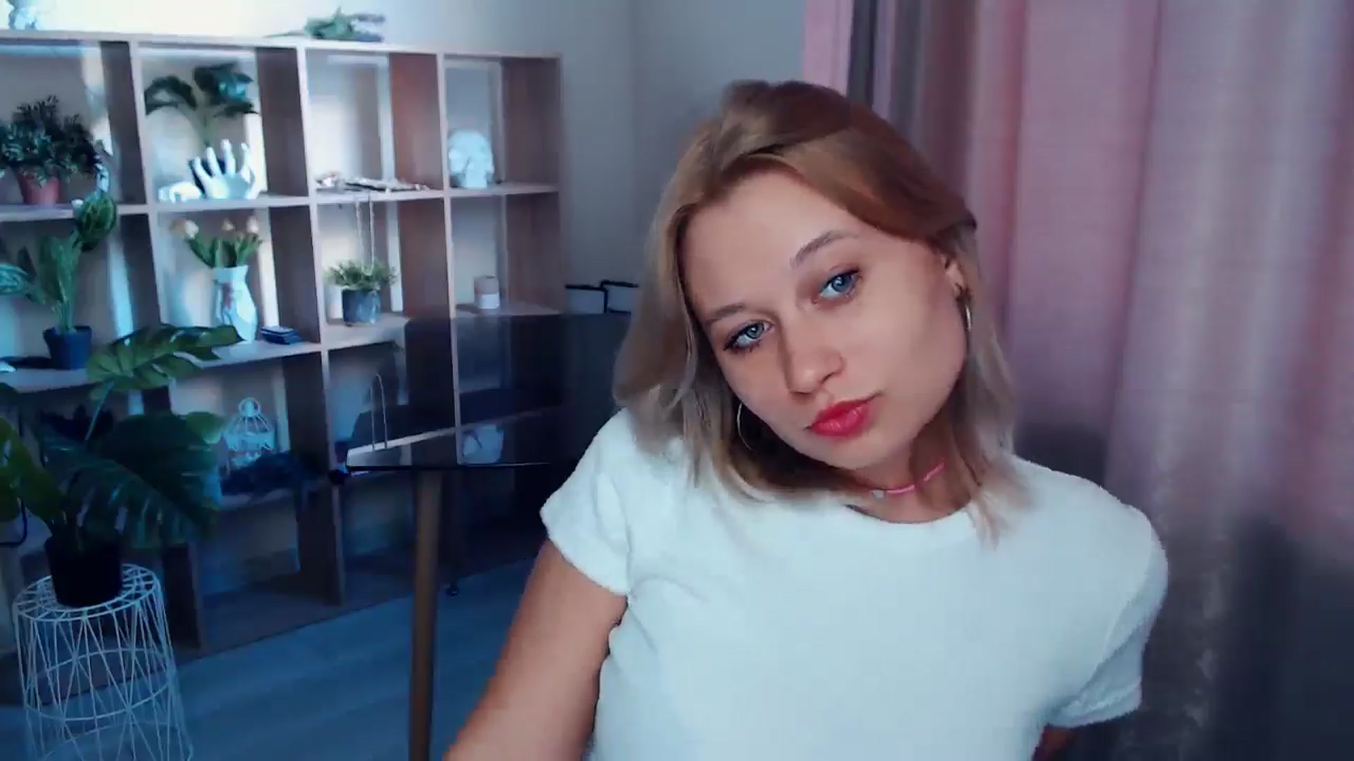 Gallery image thumbnail from Kukla_kolduna's myfreecams stream on, 03/20/2025, 15:35 image 18 of 20