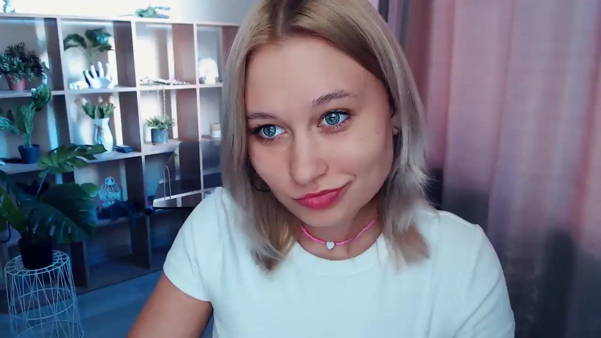 Gallery image thumbnail from Kukla_kolduna's myfreecams stream on, 03/20/2025, 15:35 image 8 of 20