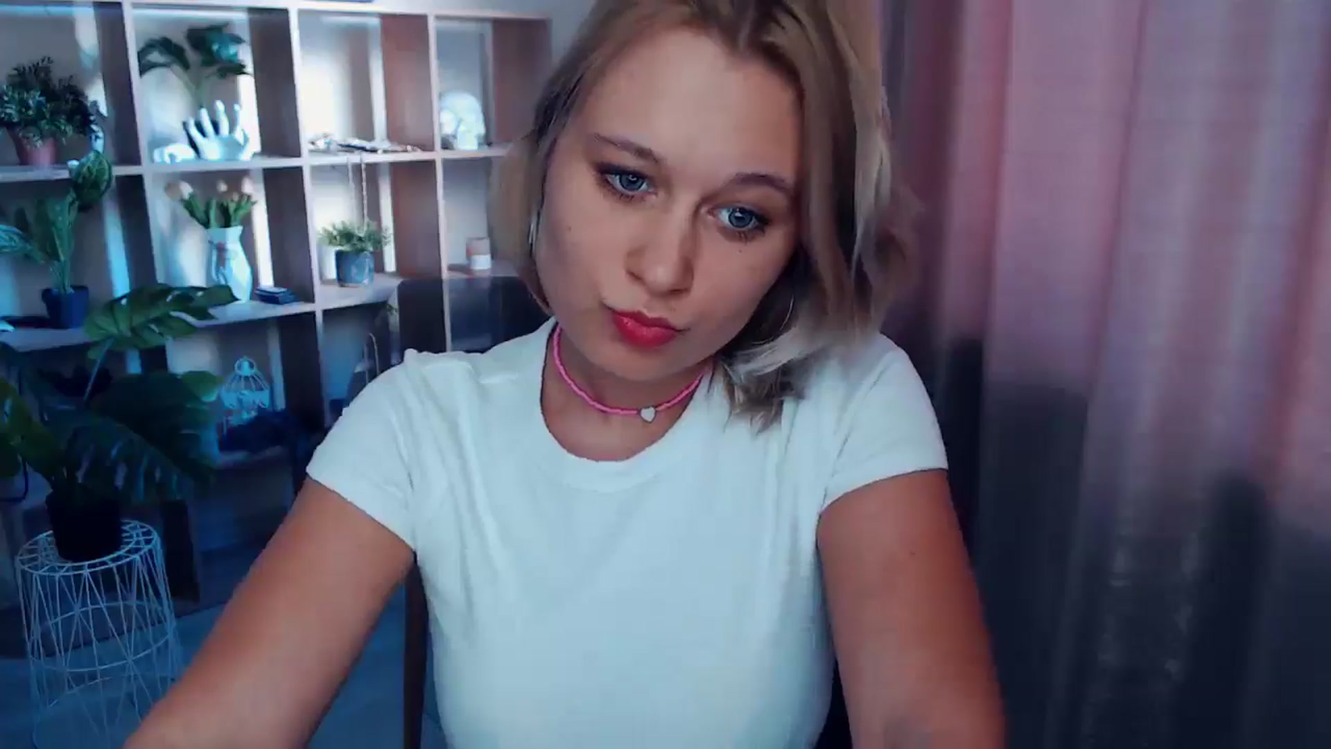 Gallery image thumbnail from Kukla_kolduna's myfreecams stream on, 03/20/2025, 15:35 image 11 of 20