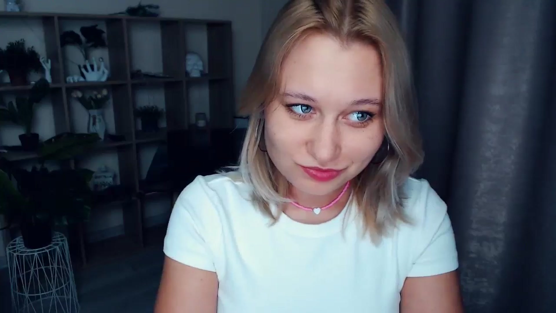 Gallery image thumbnail from Kukla_kolduna's myfreecams stream on, 03/20/2025, 18:51 image 9 of 20