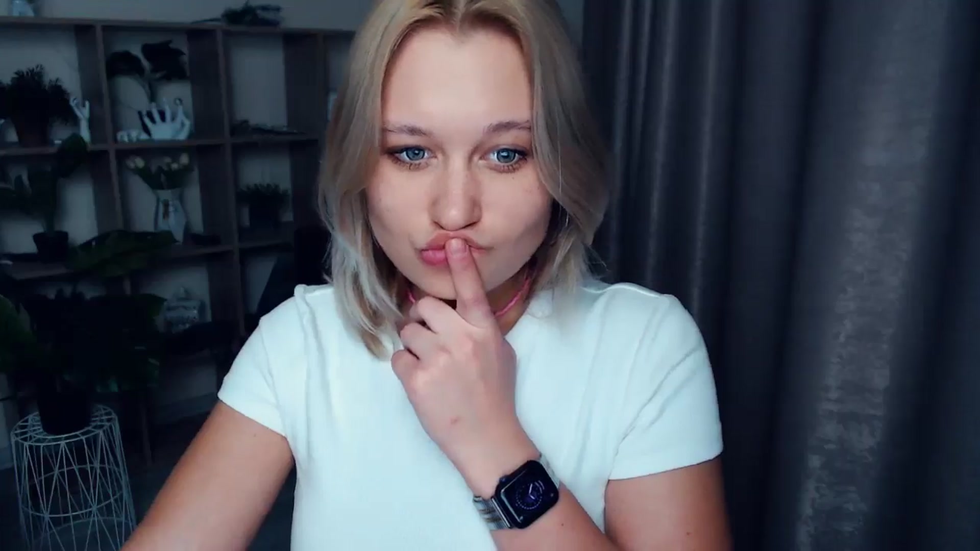 Gallery image thumbnail from Kukla_kolduna's myfreecams stream on, 03/20/2025, 18:51 image 16 of 20