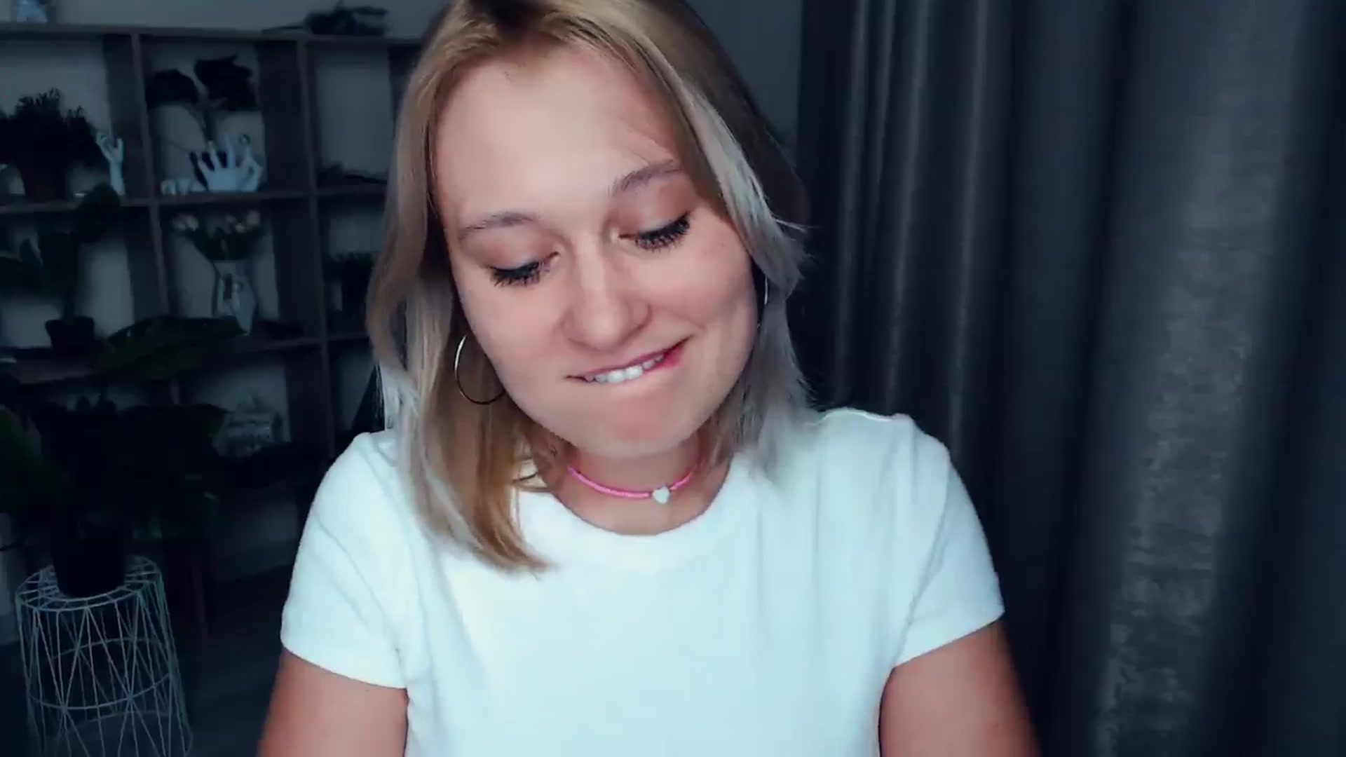 Gallery image thumbnail from Kukla_kolduna's myfreecams stream on, 03/20/2025, 18:51 image 17 of 20