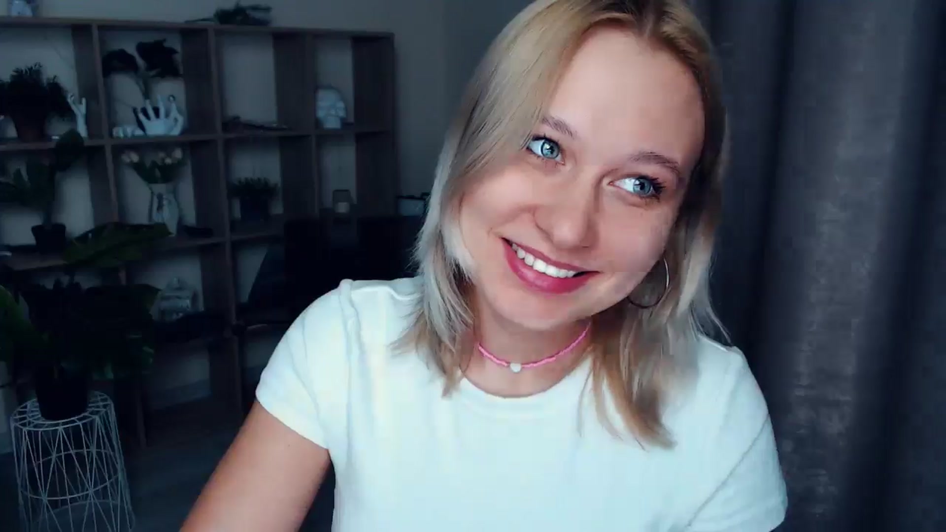 Gallery image thumbnail from Kukla_kolduna's myfreecams stream on, 03/20/2025, 18:51 image 12 of 20
