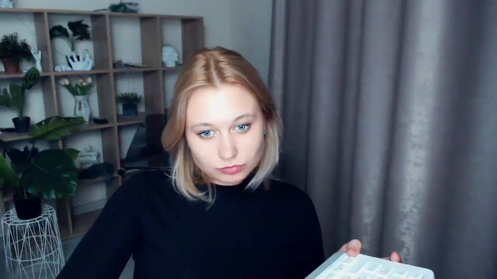 Gallery image thumbnail from Kukla_kolduna's myfreecams stream on, 03/21/2025, 18:16 image 17 of 20
