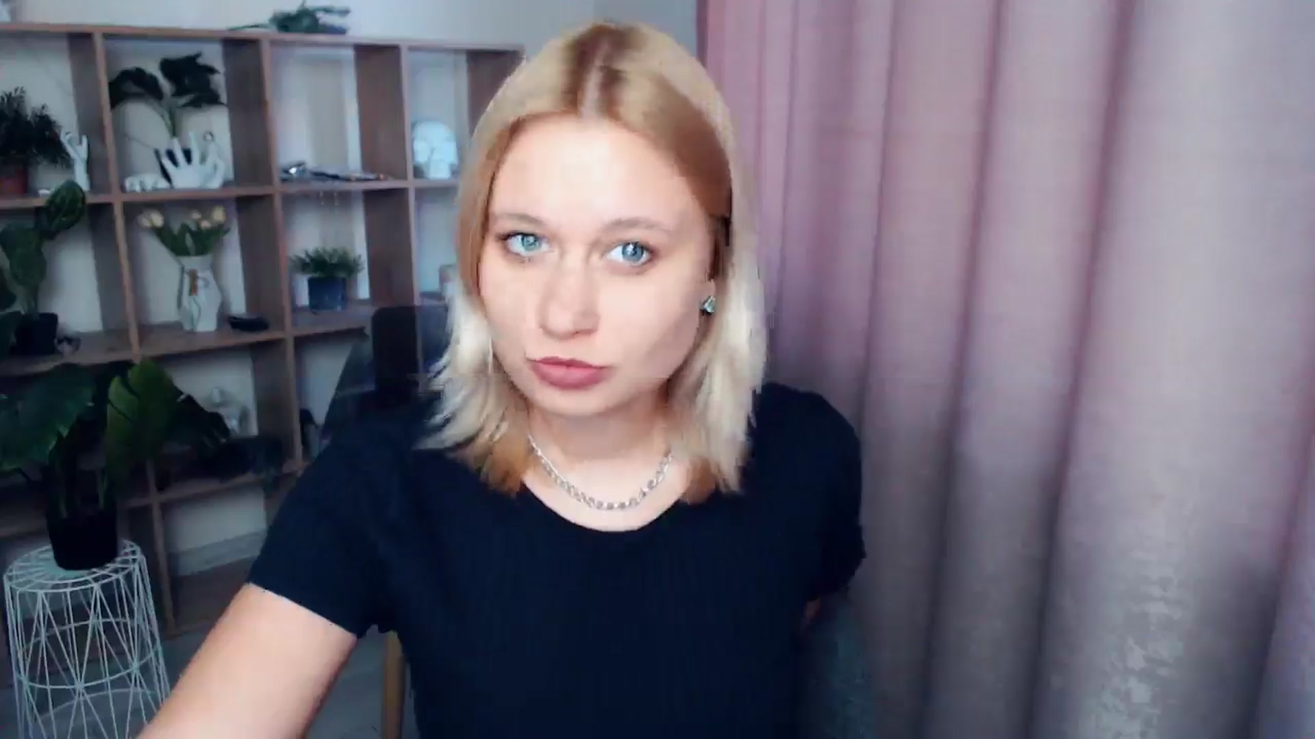 Gallery image thumbnail from Kukla_kolduna's myfreecams stream on, 03/26/2025, 16:12 image 13 of 20